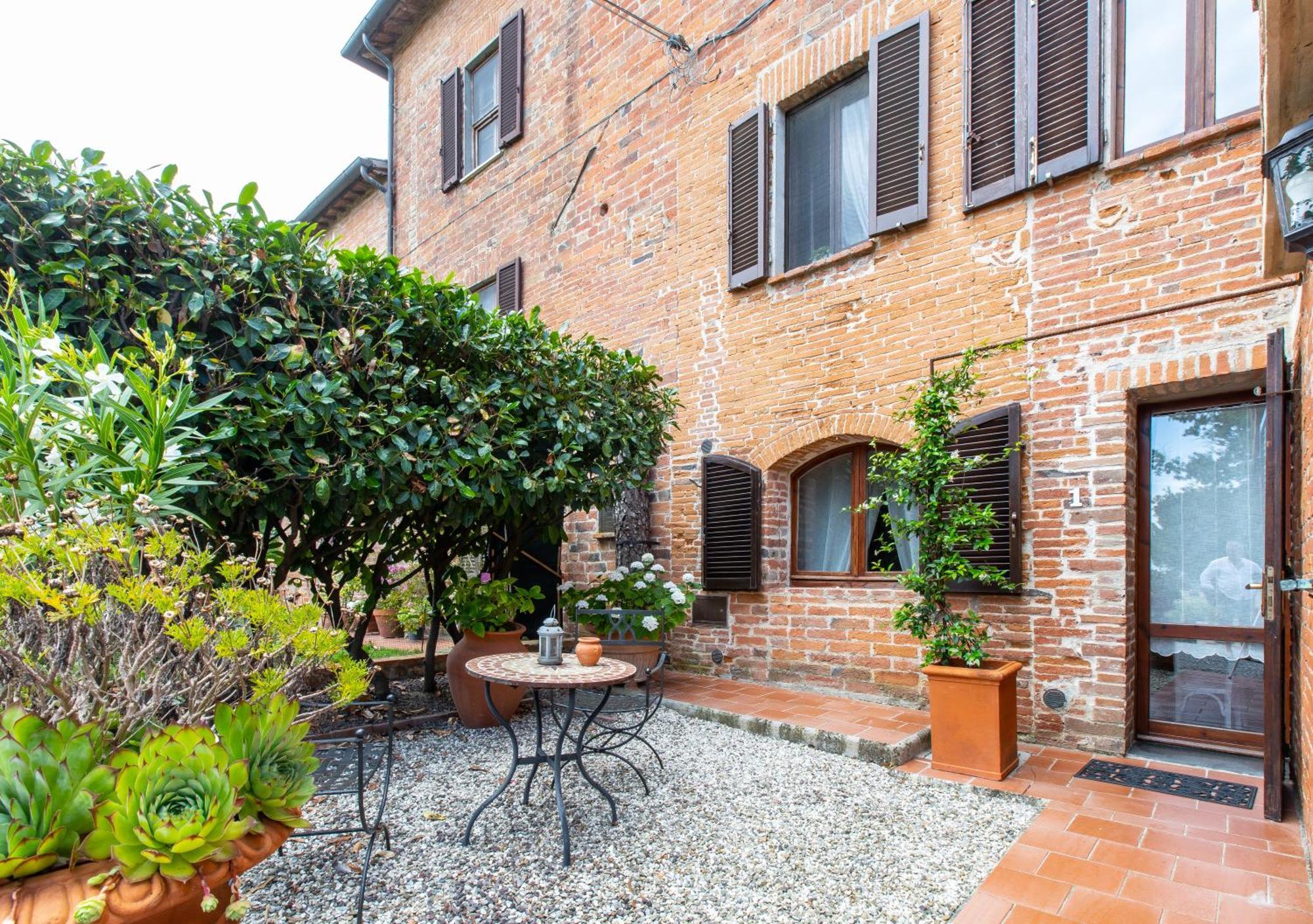 Agriturismo Palazzo Val Del Sasso Villastrada  Экстерьер фото